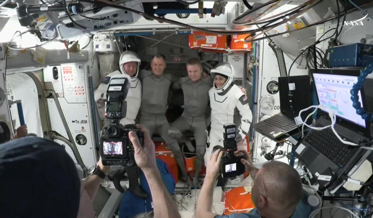 Astronautas varados en el espacio están camino a Tierra