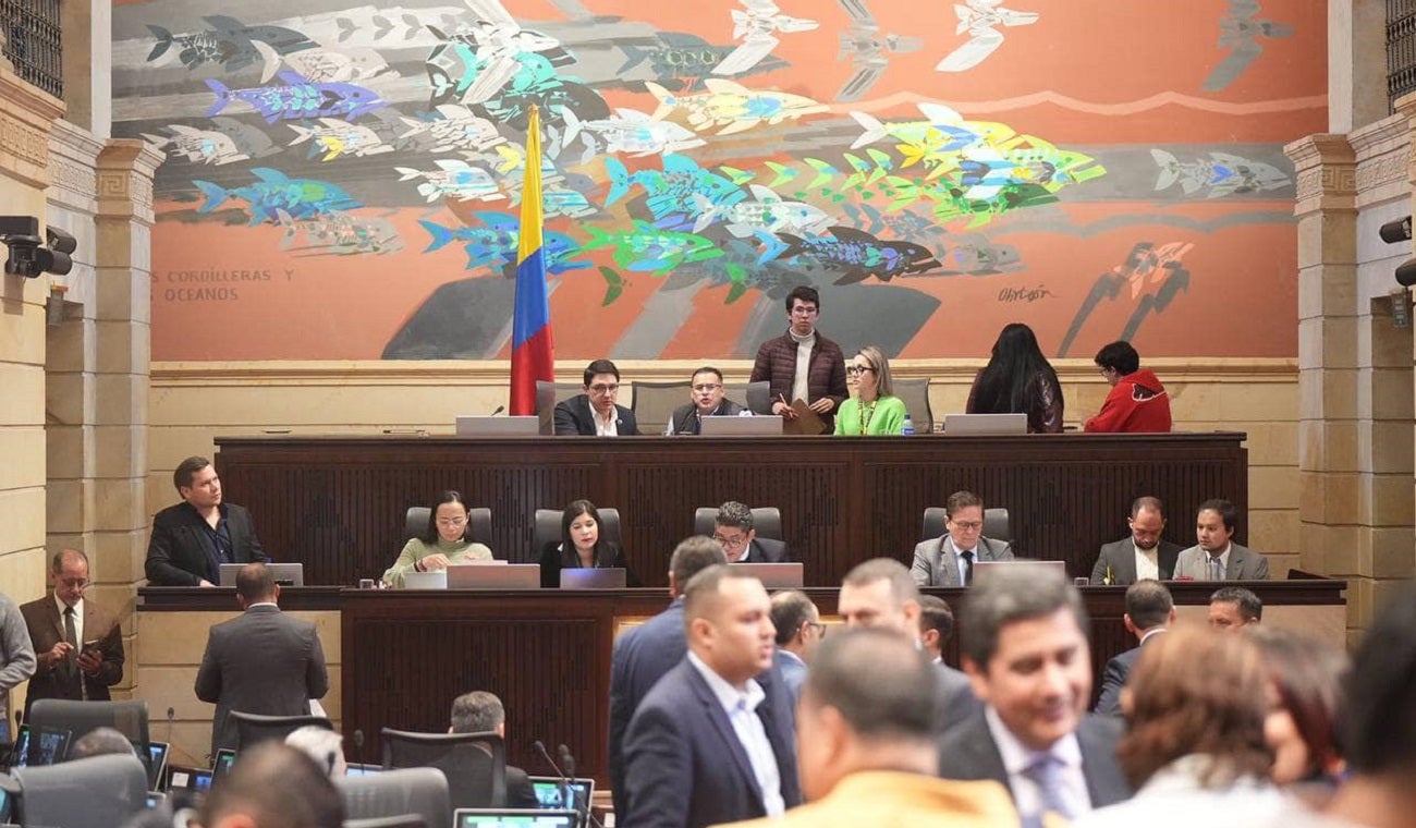 Denuncian falsificación en decretos de extras de la Cámara