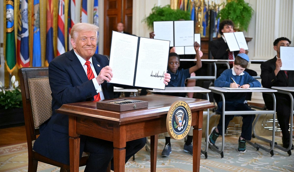 Donald Trump firmó orden de desmantelar Departamento de Educación