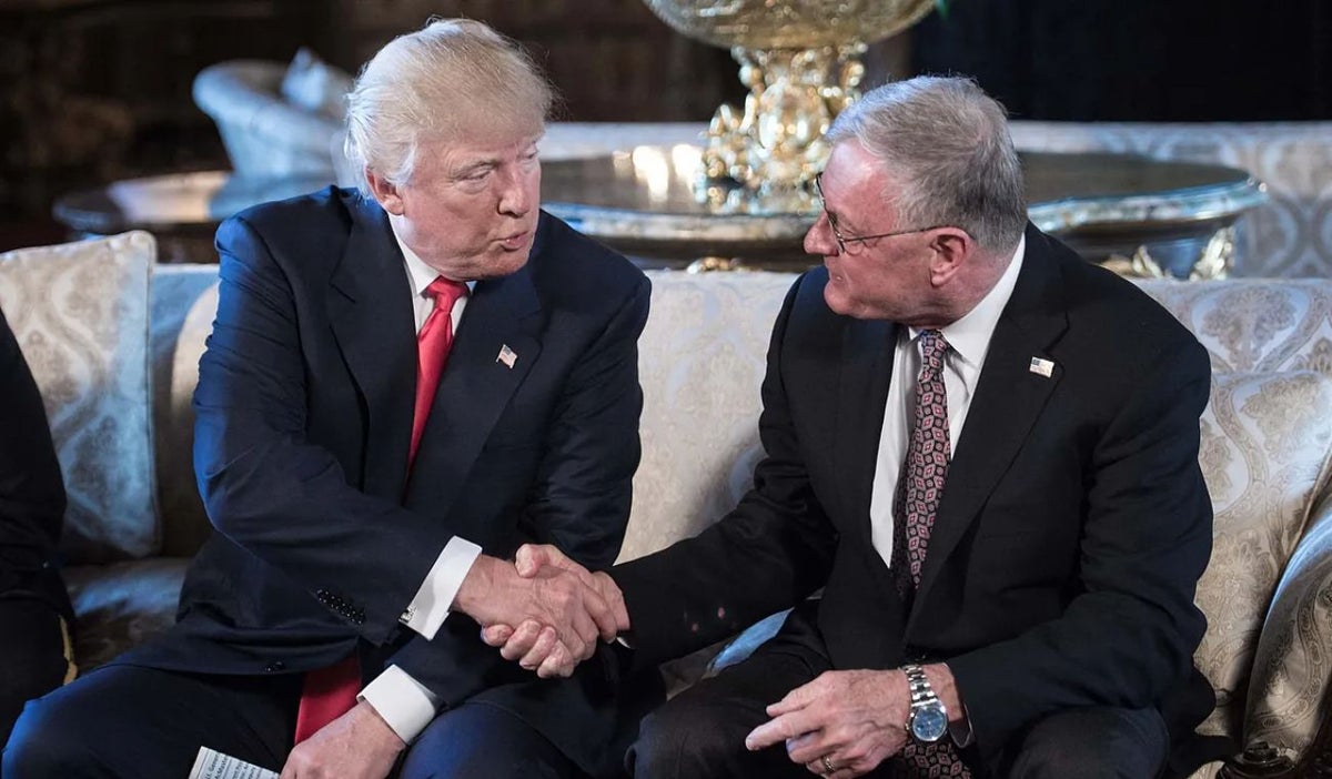 Donald Trump y Keith Kellogg