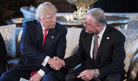 Donald Trump y Keith Kellogg