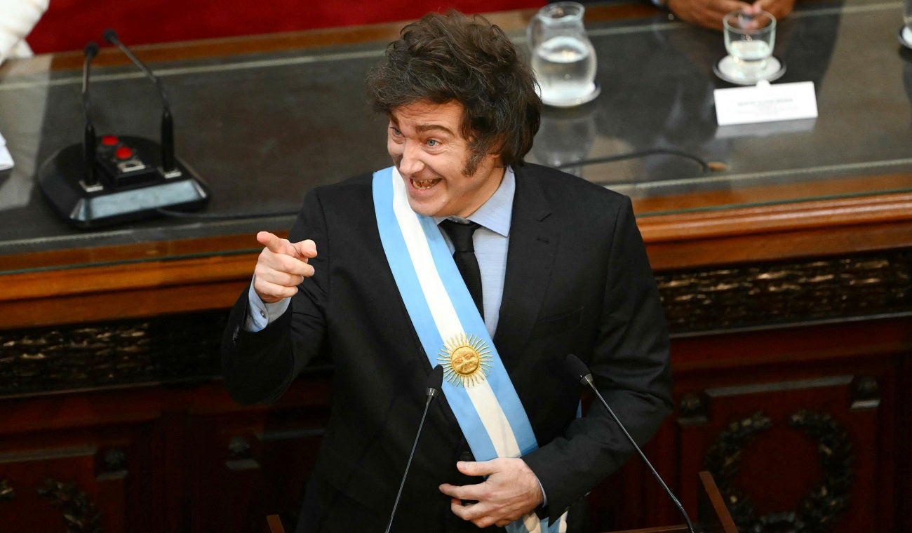 Gobierno Milei implementaría botón para silenciar a periodistas