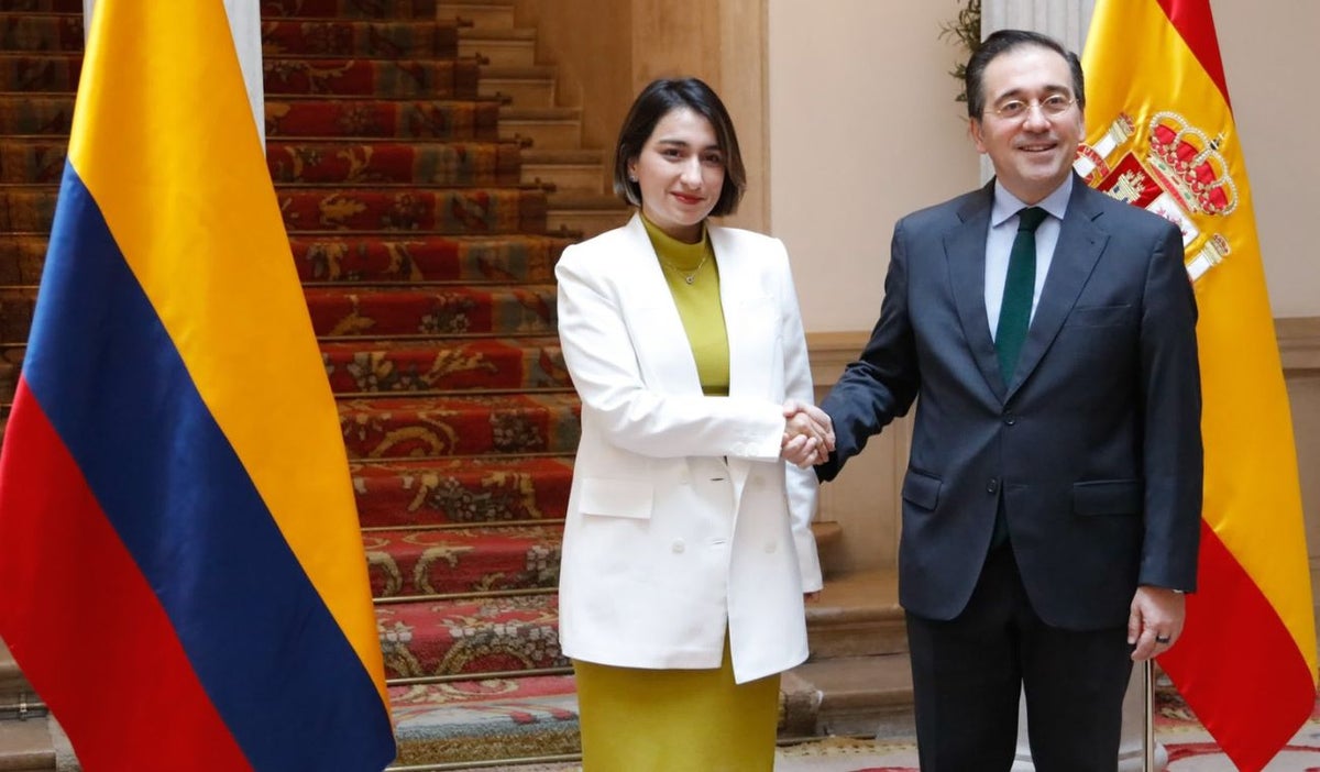 Laura Sarabia y ministro de Relaciones Exteriores de España