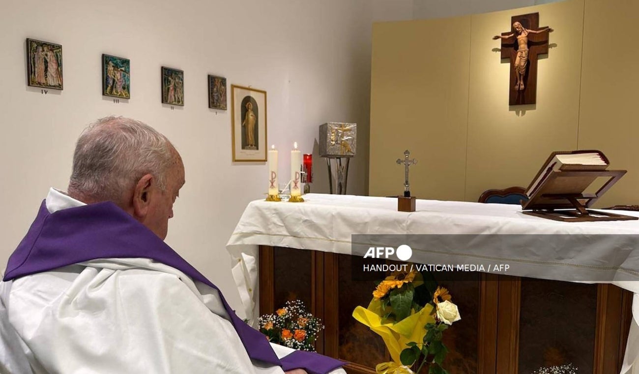 El PAPA FRANCISCO ya no usa MÁSCARA DE OXÍGENO