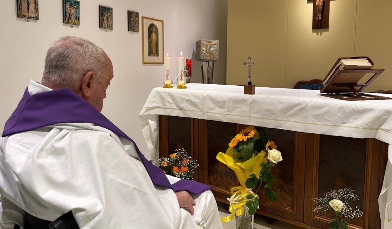 PRIMERA FOTO del PAPA FRANCISCO tras su hospitalización