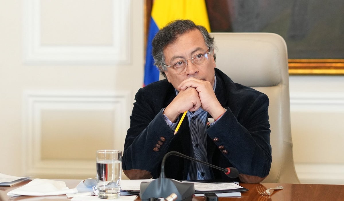 Petro convoca consulta popular para reformas laboral y salud