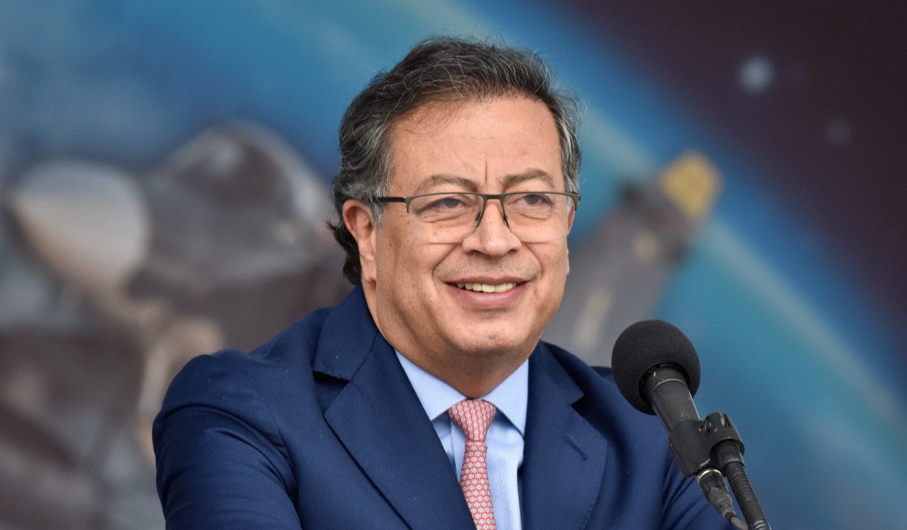 Gustavo Petro irá a Panamá