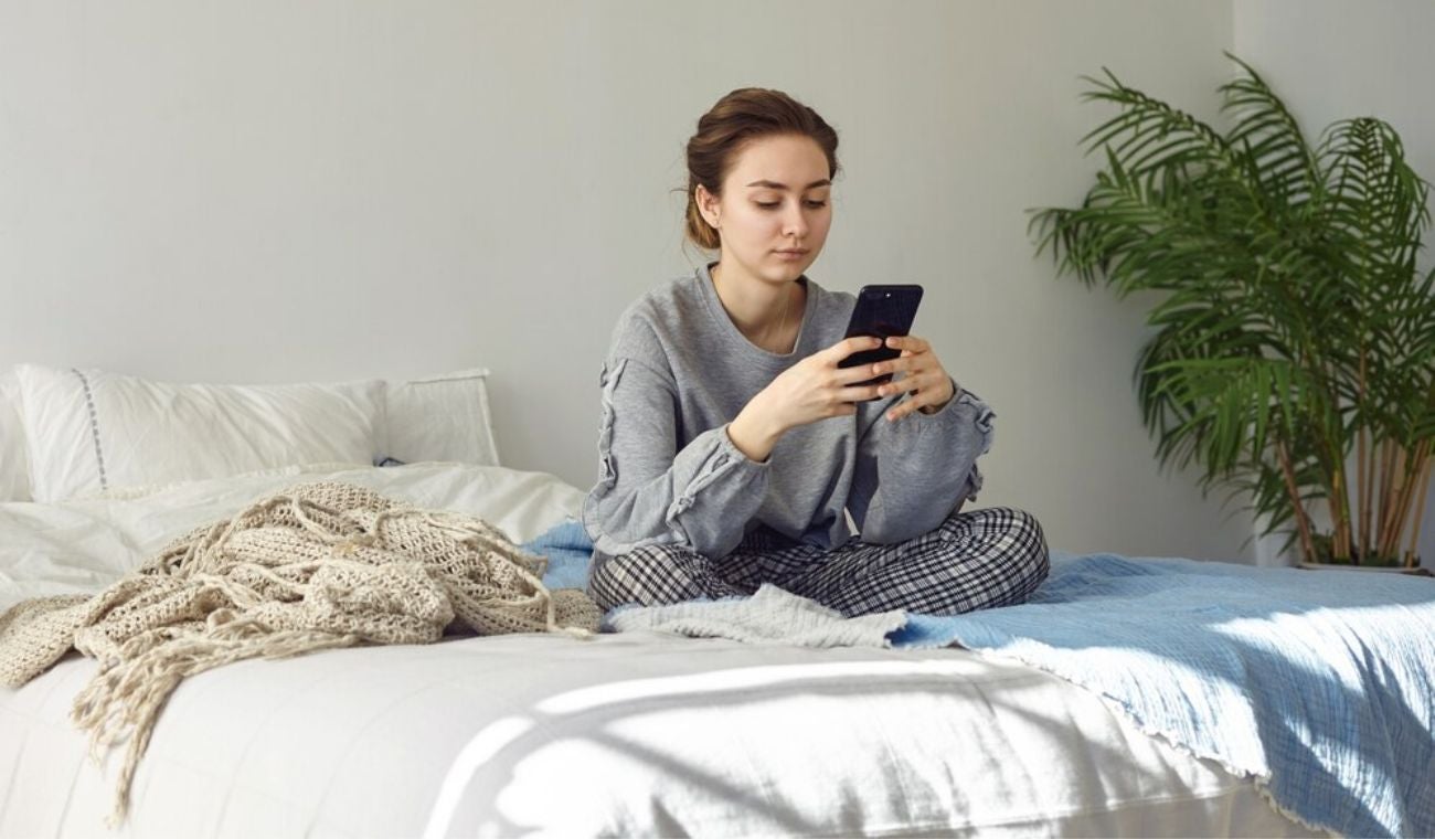 Uso del celular en la cama