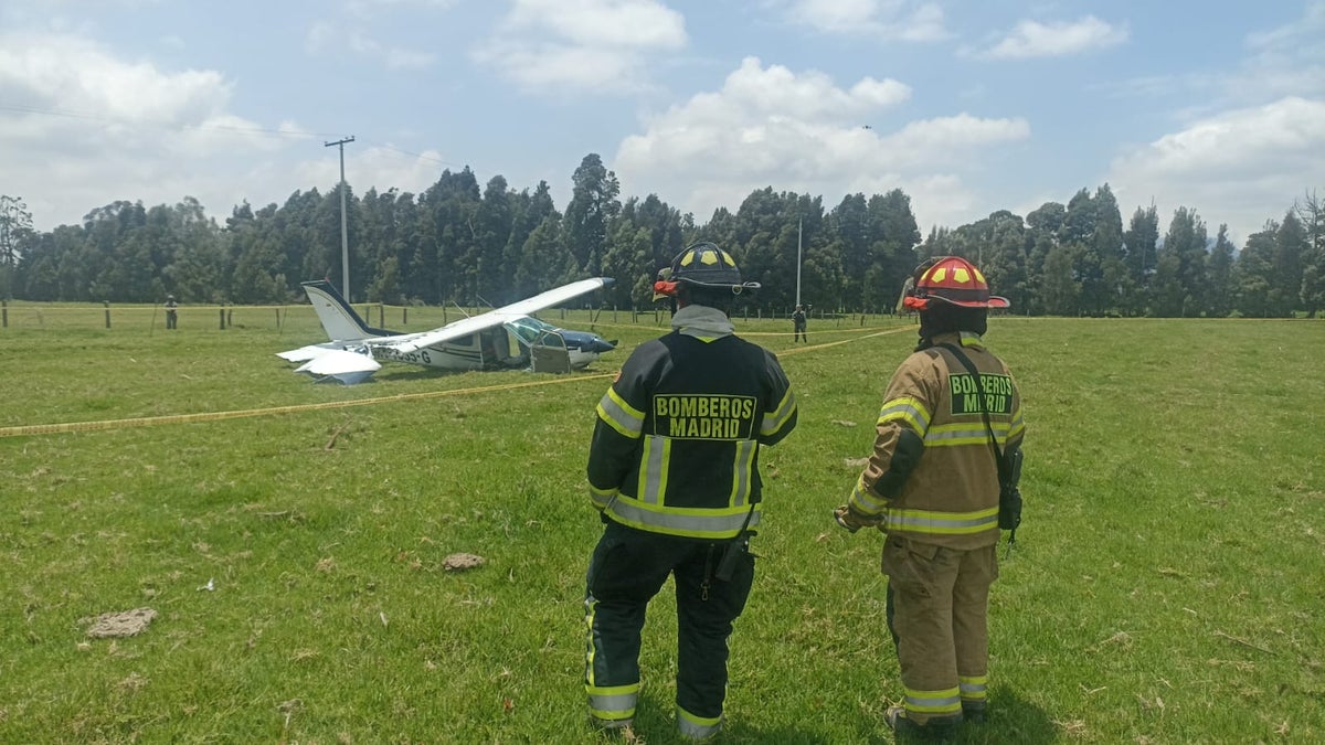 Avión de escuela de aviación aterriza de emergencia en Bojacá; bomberos atendieron la situación