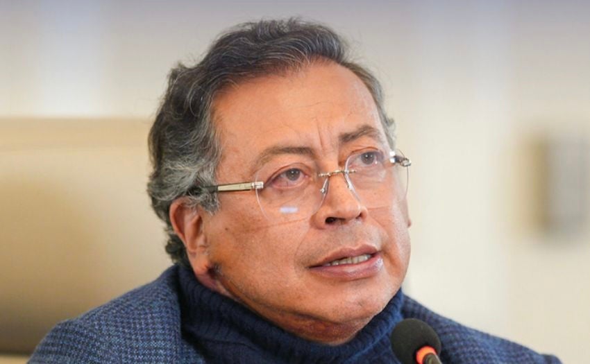 El presidente Gustavo Petro denuncia hallazgos en la Nueva EPS por más de 5 billones de pesos y advierte que las EPS se irán a la quiebra si no se aprueba la reforma a la salud.