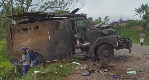 El conductor del vehículo resultó herido, así como un civil lesionado