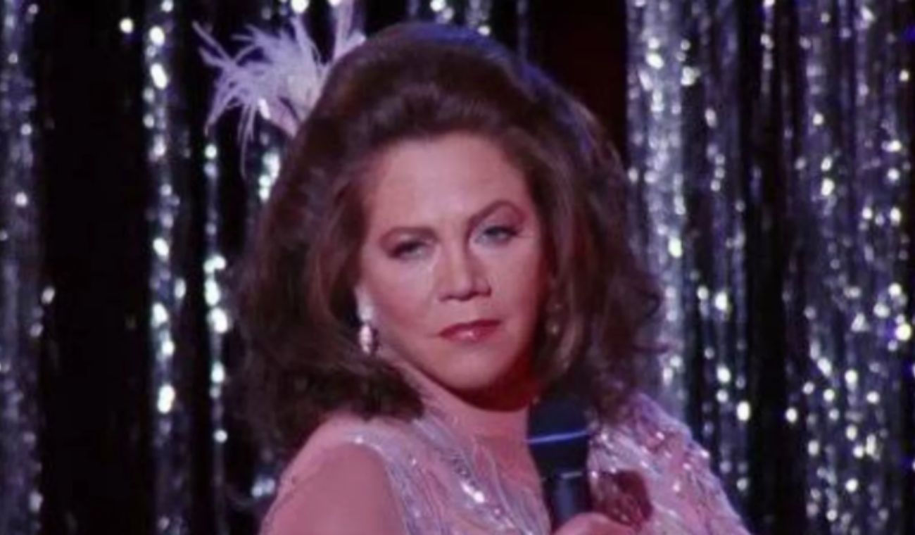 Kathleen Turner como Charles Bing
