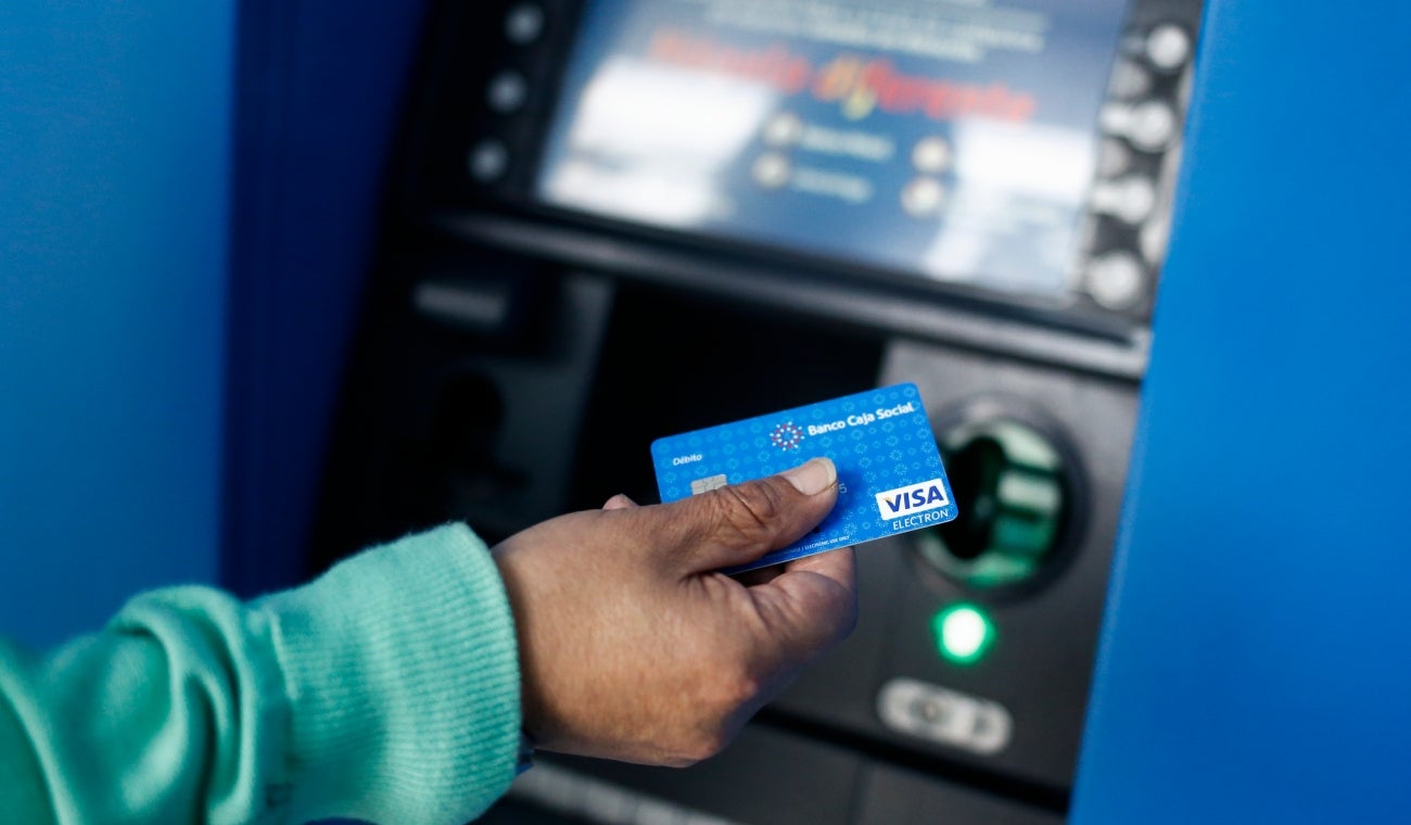 Principales RIESGOS de usar CAJEROS AUTOMÁTICOS