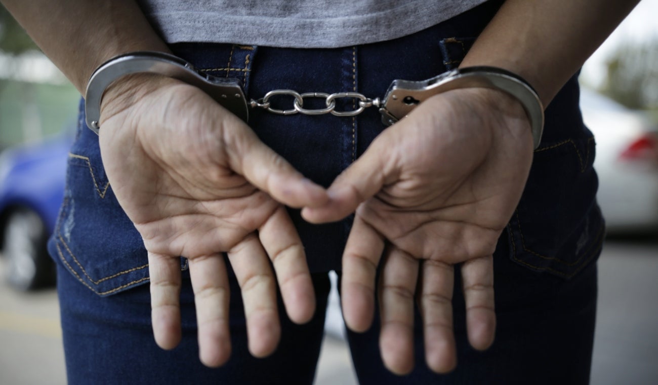¿Es ilegal denunciar en redes a alguien que le debe dinero?