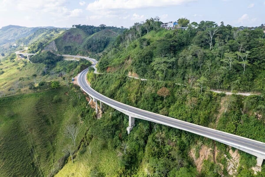 Carretera que conecta a Medellín con Cartagena