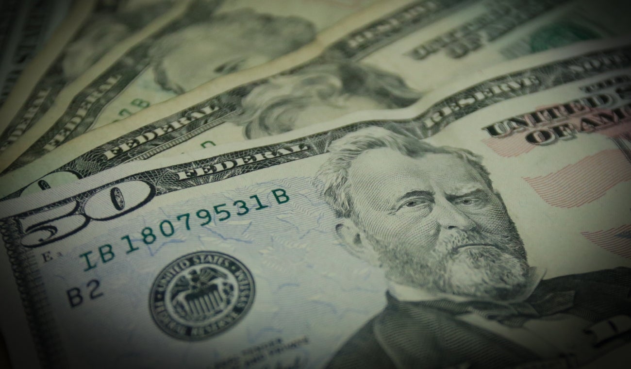 Dólar cierra con anuncio de Trump este 9 de abril