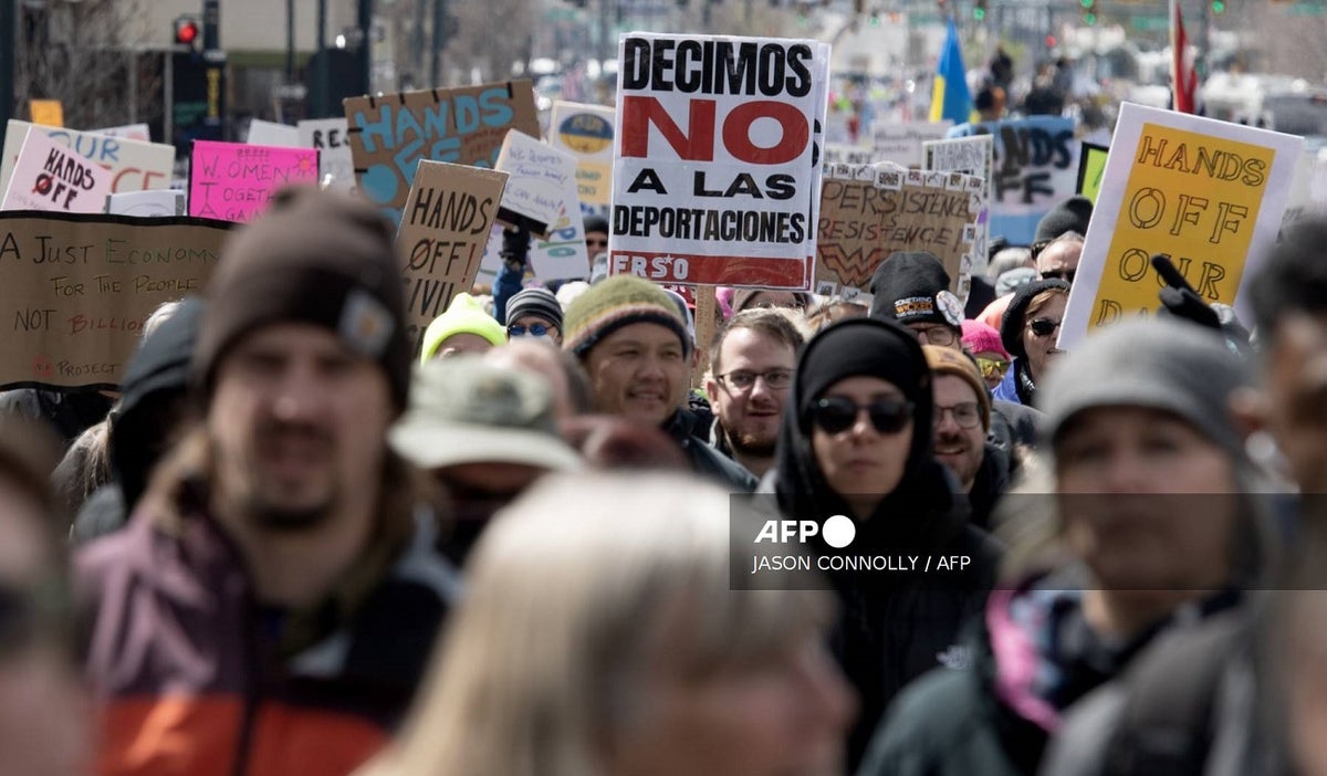 Protesta "Hands off" contra Trump y sus deportaciones