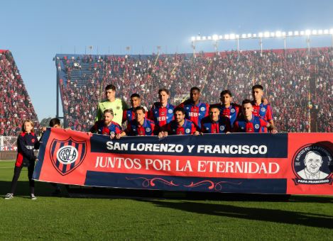[Fotos] Emotivo homenaje de San Lorenzo al papa Francisco