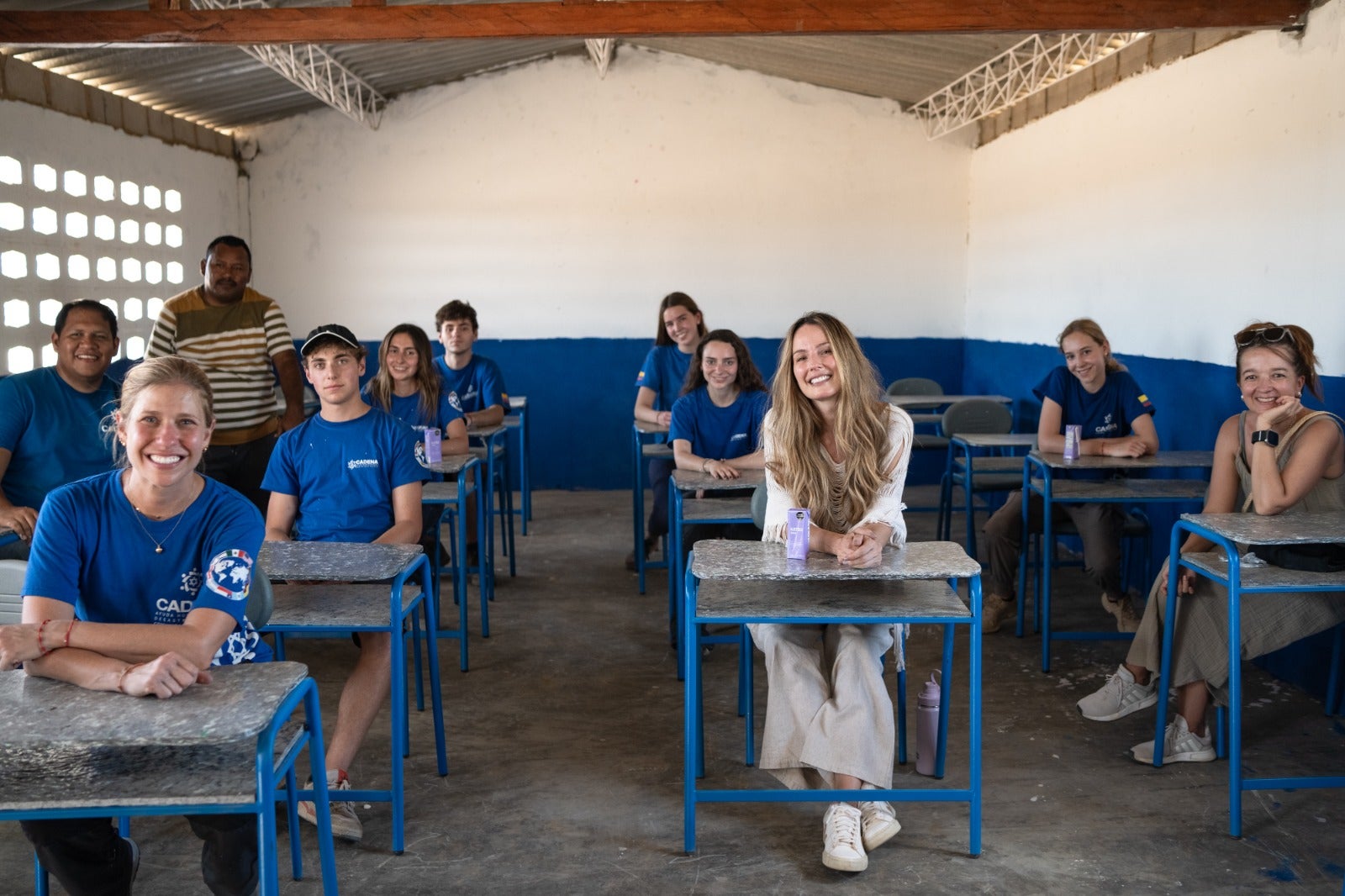 Entrega pupitres Hatsu