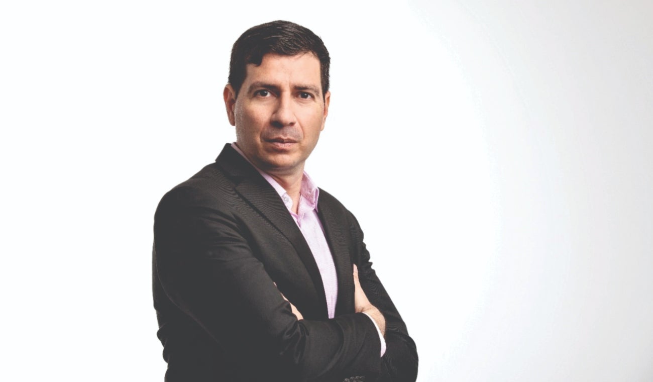 Profesor colombiano es galardonado por Cambridge en 2025