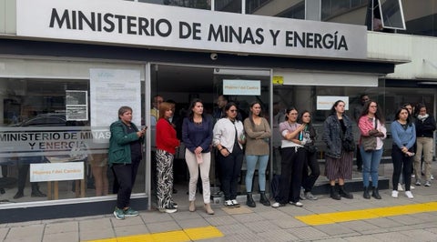 Protesta en el Ministerio de Minas por nombramiento de funcionario investigado por acoso