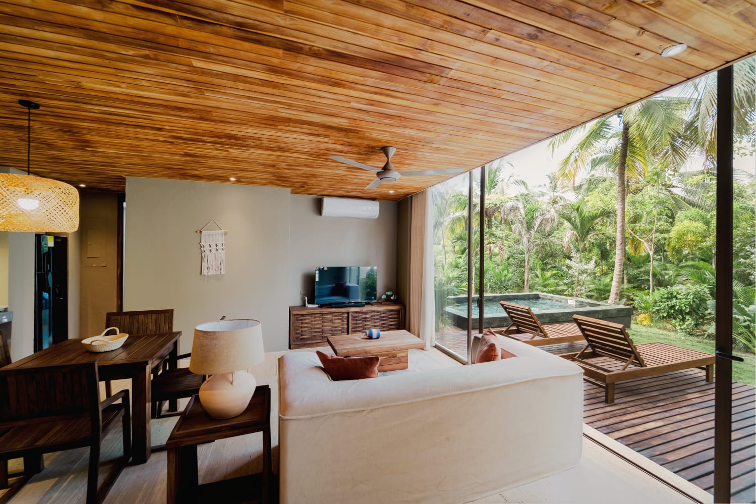 Naio Hotel & Villas