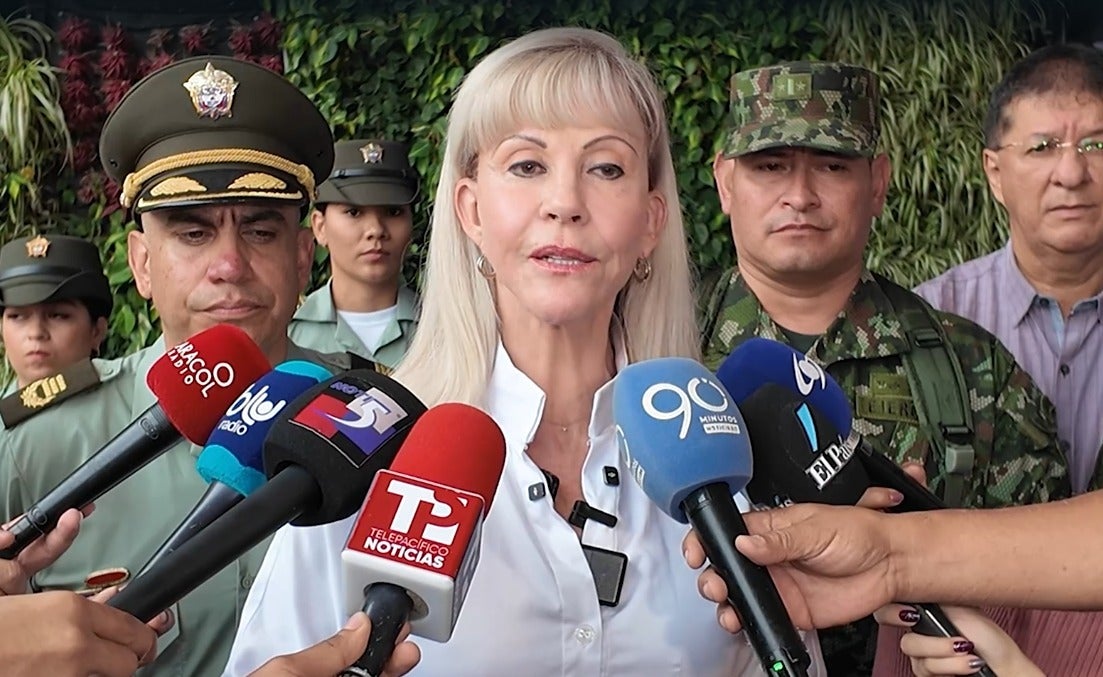 Gobernadora del Valle advierte sobre riesgos de descertificación de Colombia por lucha contra narcotráfico. Impacto en economía y seguridad.