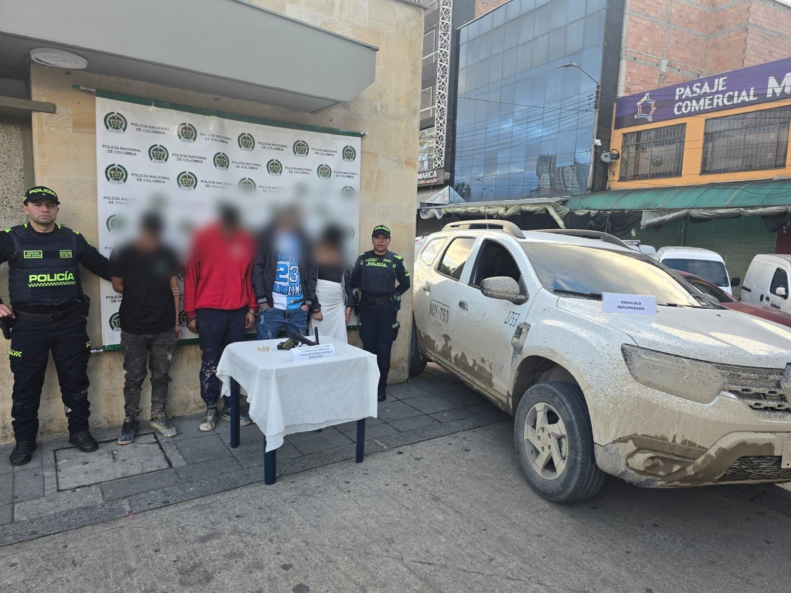 Detención de cuatro personas involucradas en un robo de vehículo ocurrido en la localidad de Kennedy.