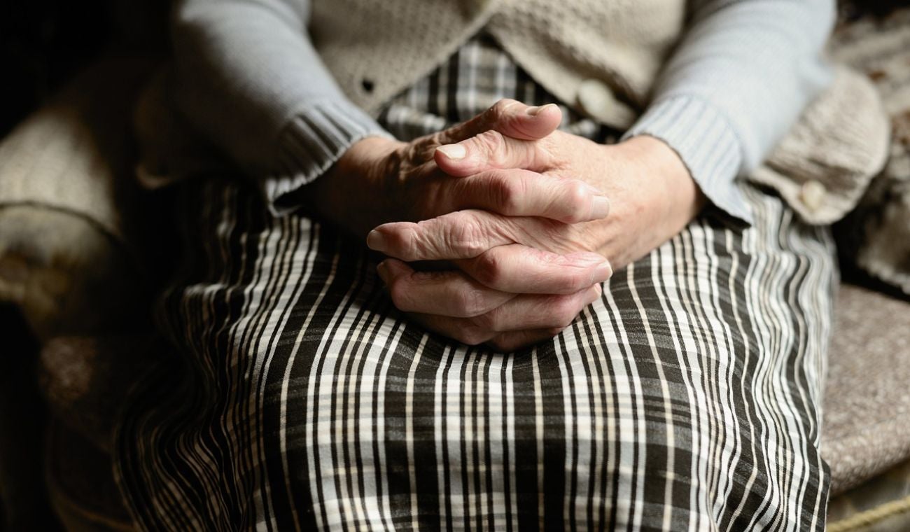 5 consejos para prevenir caídas en adultos mayores