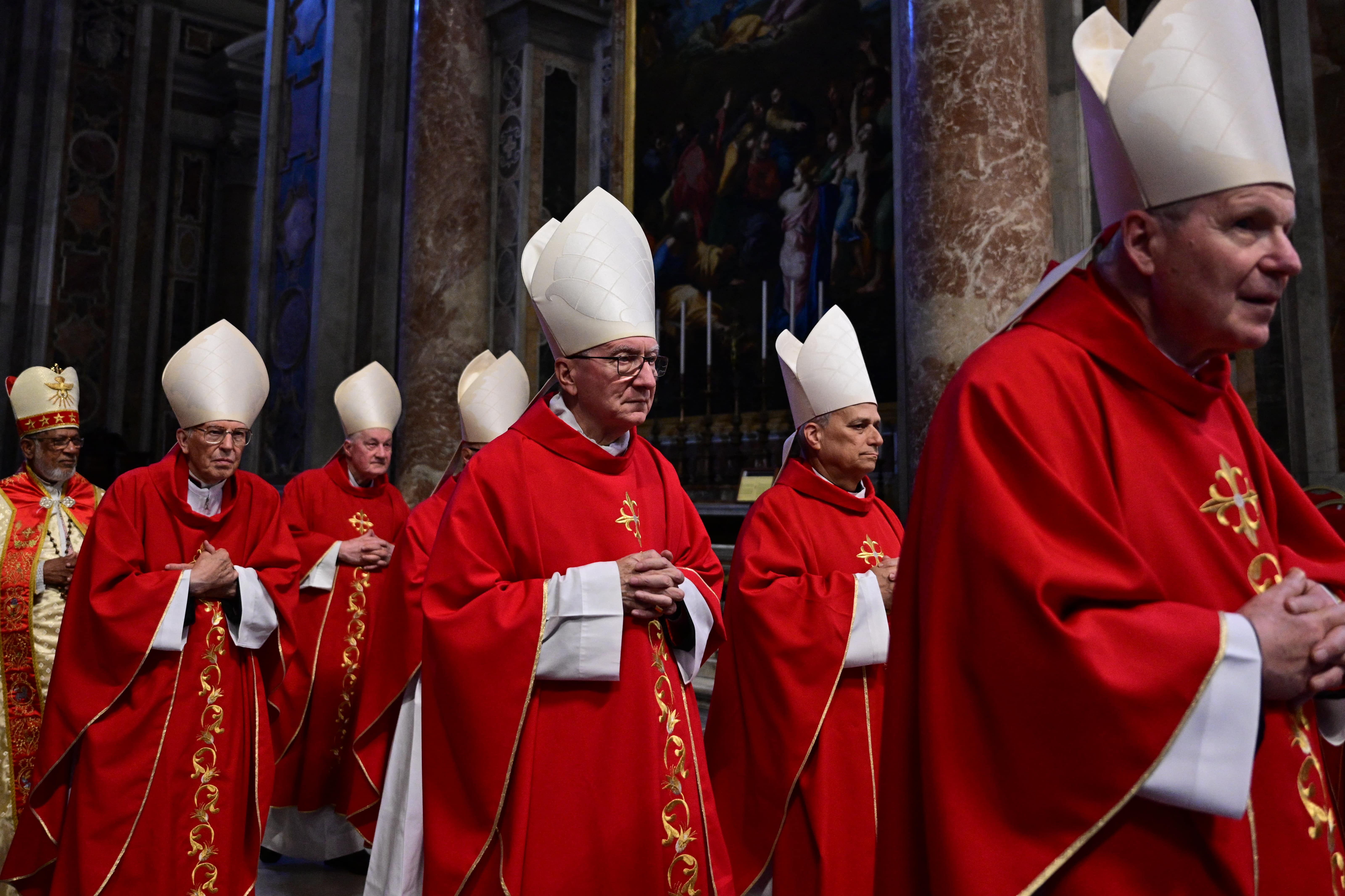 Los cardenales Robert Prevost y Pietro Parolin