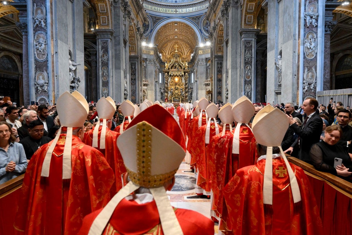 Cardenales en el Vaticano