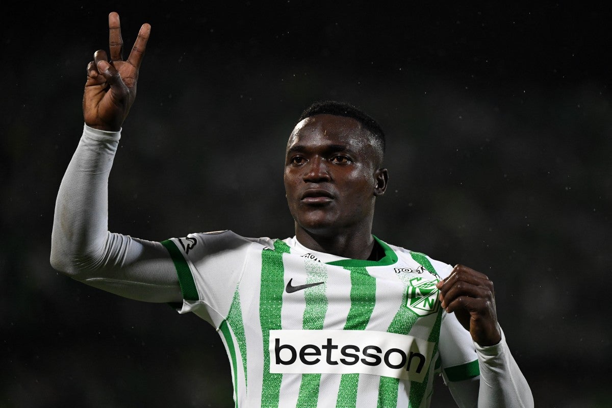 Kevin Viveros con Nacional