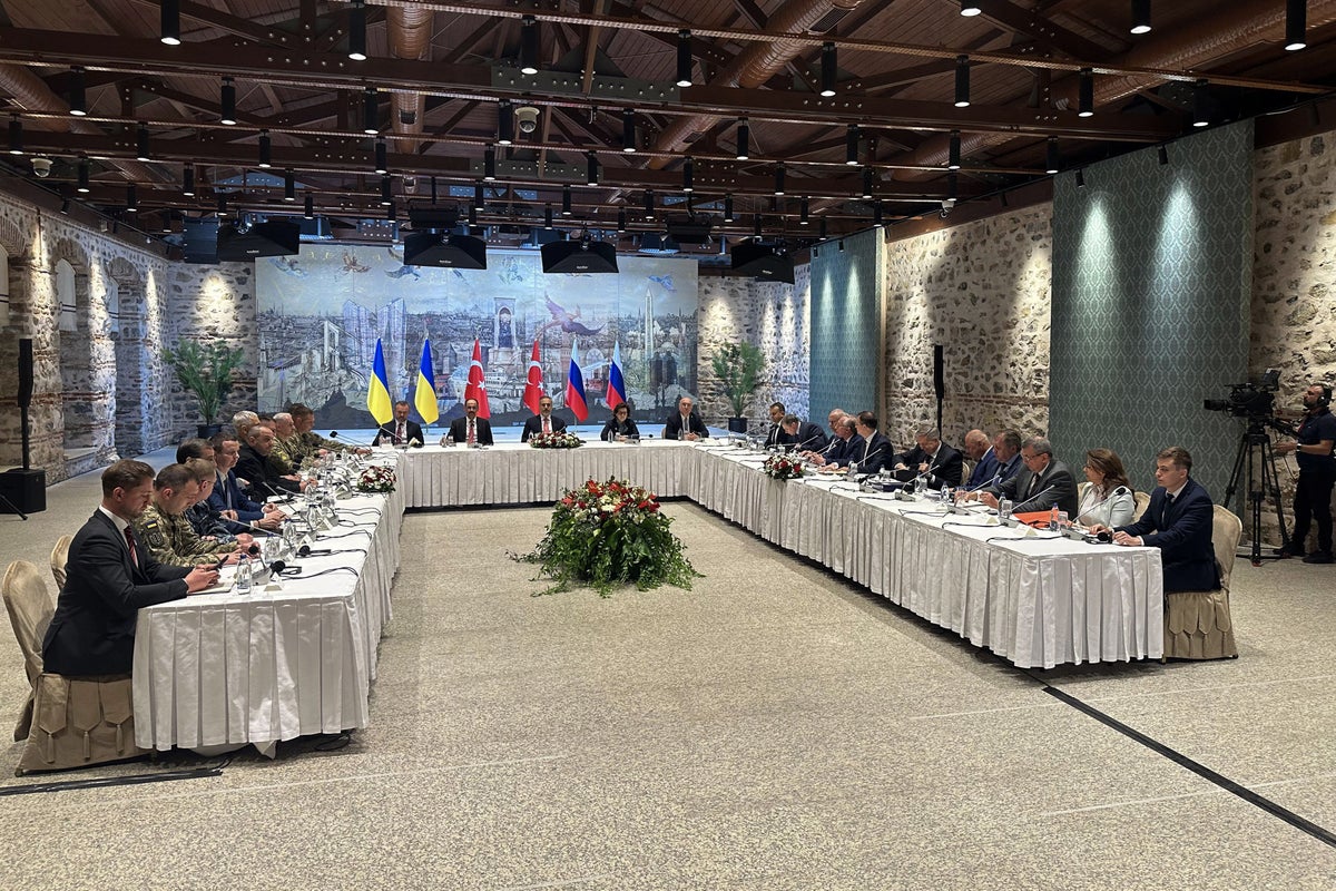 Delegación de Rusia y Ucrania reunidas en Turquía