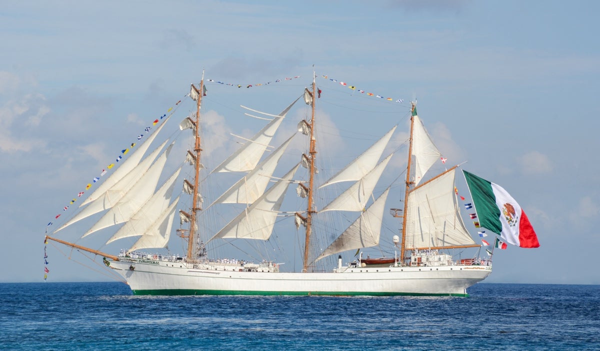 Barco Cuauhtémoc de la Armada de mexicana