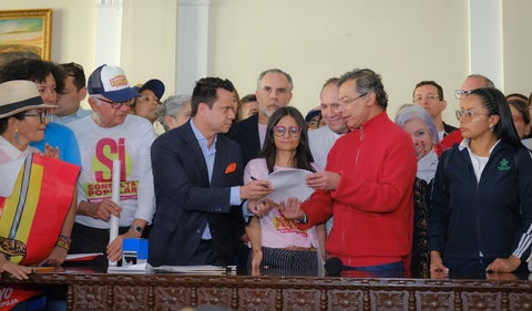 Gobierno advierte a Senado si no se aprueba consulta popular