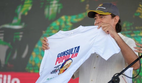 Gustavo Bolívar promovió consulta popular en Cali