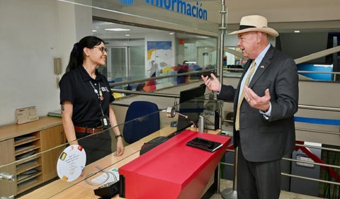 John McNamara, embajador de EE.UU. en Colombia