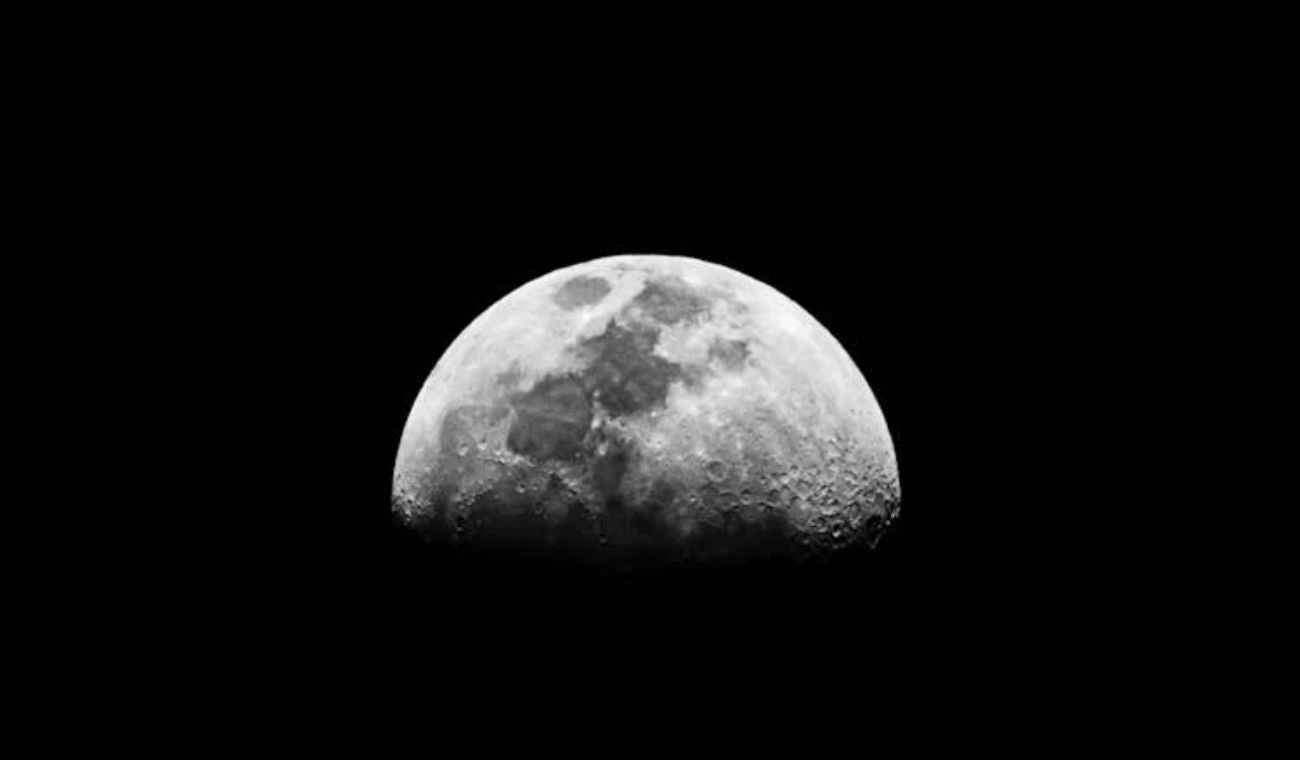 ¿Cuándo y cómo ver la Luna de Flores en Colombia en 2025?