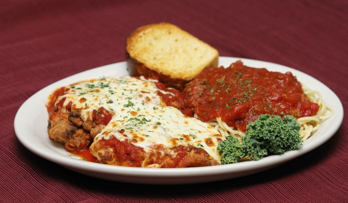 Receta: cómo preparar pollo a la parmesana; un clásico italiano que conquista con su textura y aroma