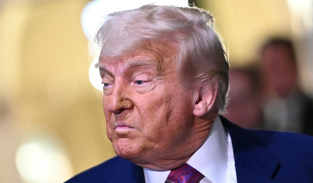 Trump prohibe a Harvard inscribir estudiantes extranjeros