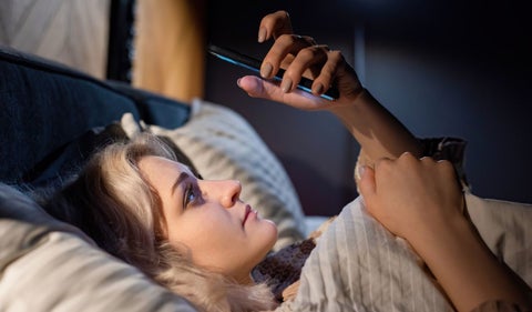 Vamping y el uso de celulares en la noche