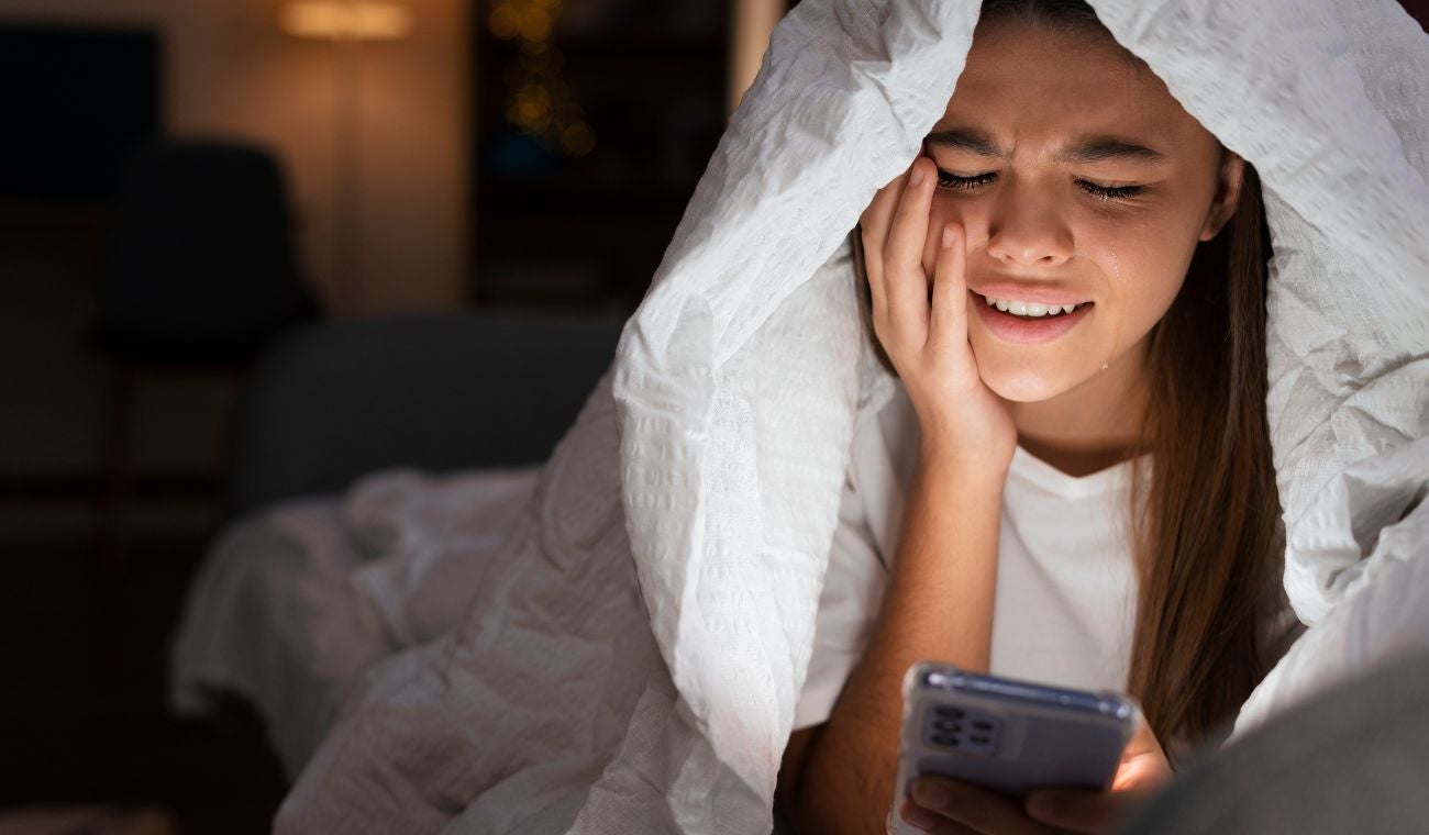 Vamping, hábito nocturno con el celular que  afecta el sueño