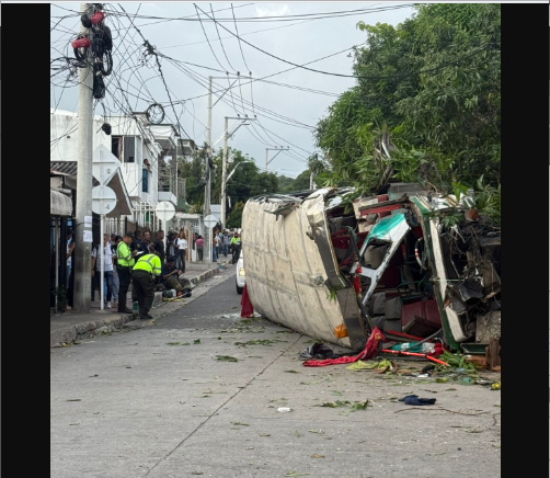 Bus se volcó en el sur de Barranquilla