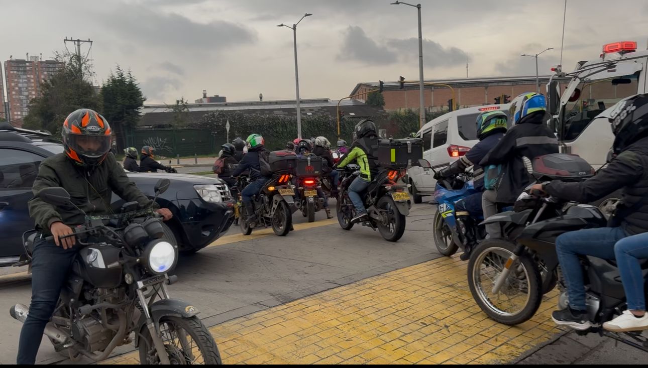 Habitantes de Villa Alsacia denuncian caos vial tras apertura de la avenida Guayacanes y piden reubicación urgente de semáforo