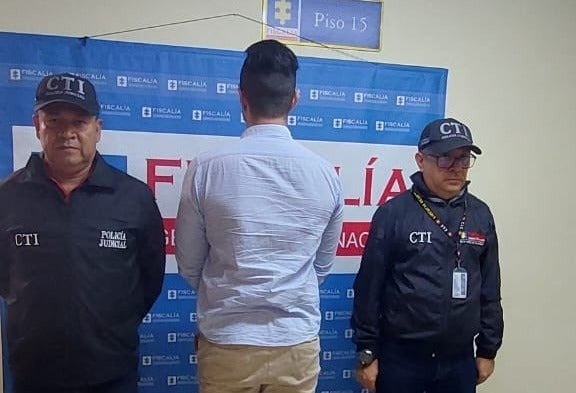 El detenido deberá responder por el delito de agresión a servidor público