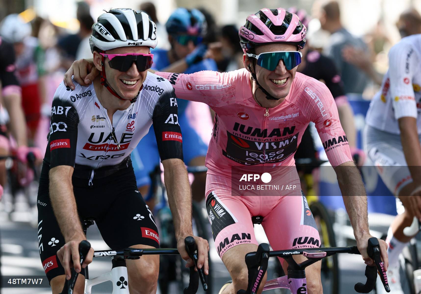 Simon Yates tras ganar el Giro de Italia 2025