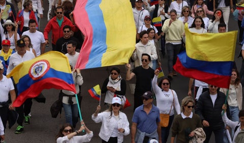 Ciudadanos marchan por la salud de Miguel Uribe en Bogotá
