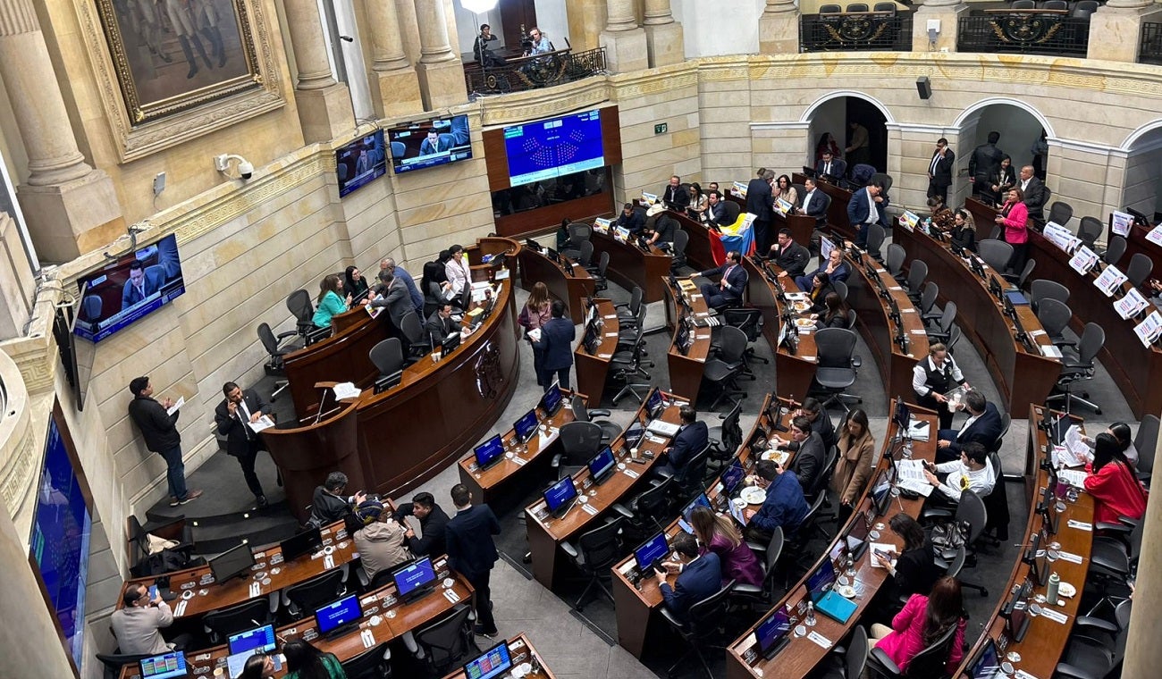 Aprueban nocturnas y dominicales en reforma laboral