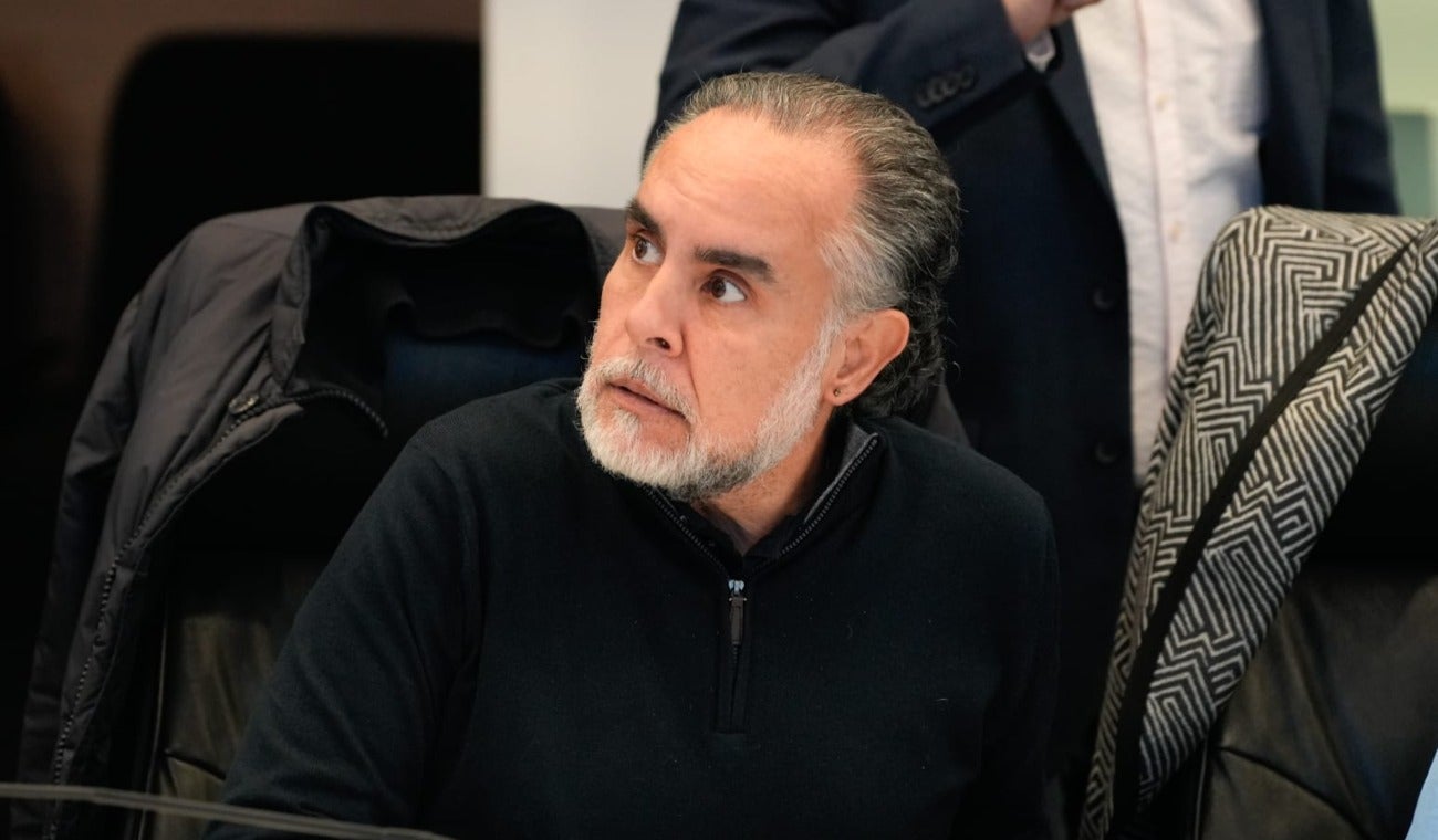 El ministro Armando Benedetti, durante la reunión extraordinaria de seguridad convocada tras el atentado a Miguel Uribe Turbay