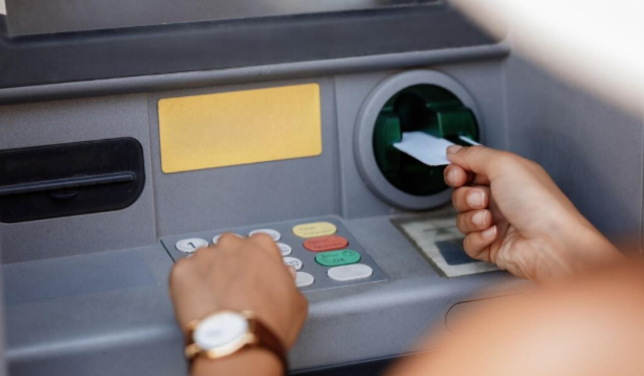 Cajeros y datáfonos: el ERROR que permite CLONAR su TARJETA